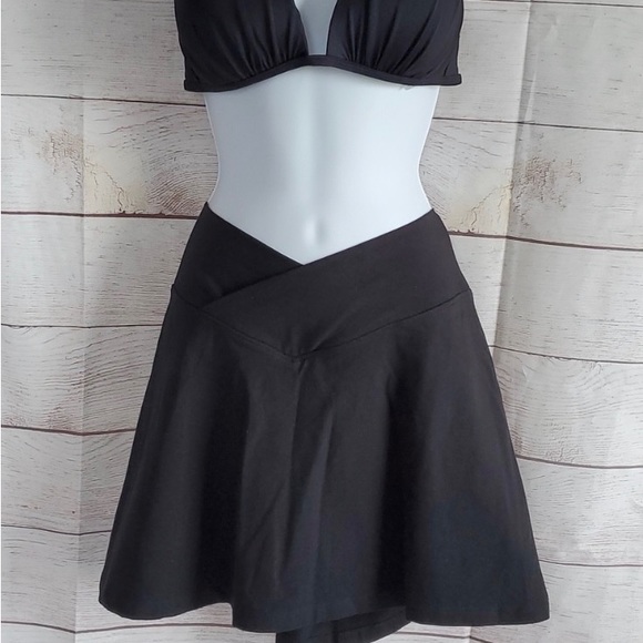 PINK Victoria's Secret Dresses & Skirts - Victoria’s Secret PINK V waist skort